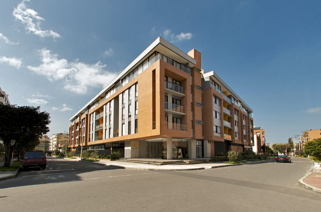 Edificio de vivienda diseñado por cuatro arquitectos